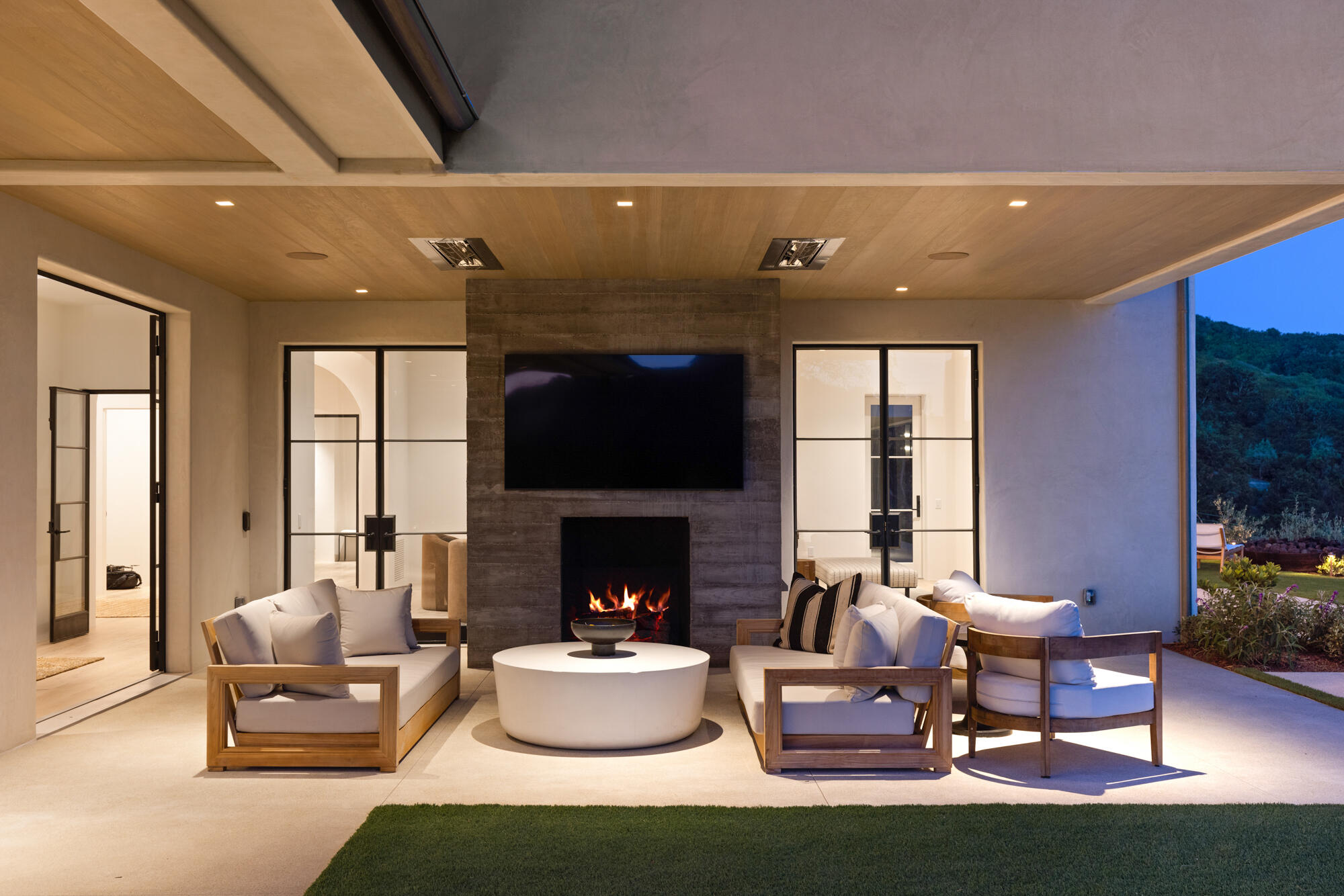 2957 East Valley Road Montecito, CA 93108 - Photo 31 of 71 Loggia