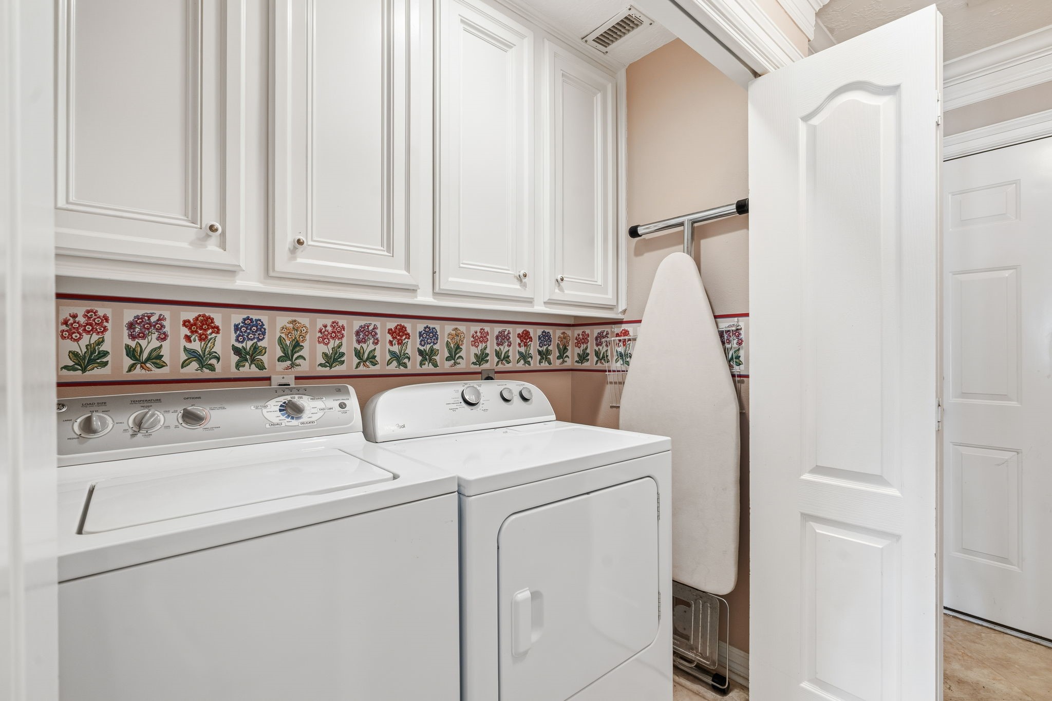 106 Cove Point Montgomery, TX 77356 - Photo 19 of 48 a utility room with dryer and washer