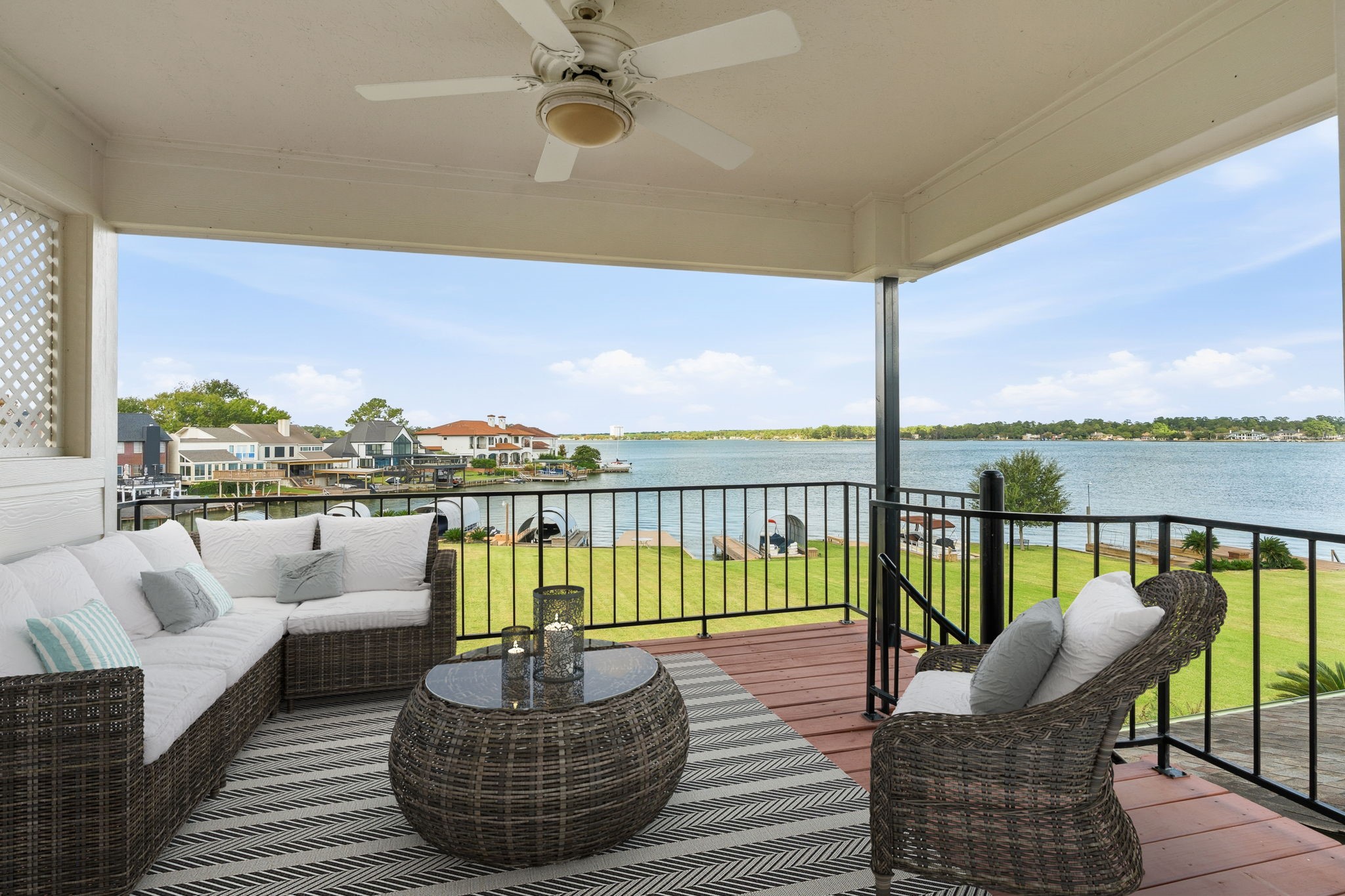 106 Cove Point Montgomery, TX 77356 - Photo 23 of 48 a balcony with furniture and city view