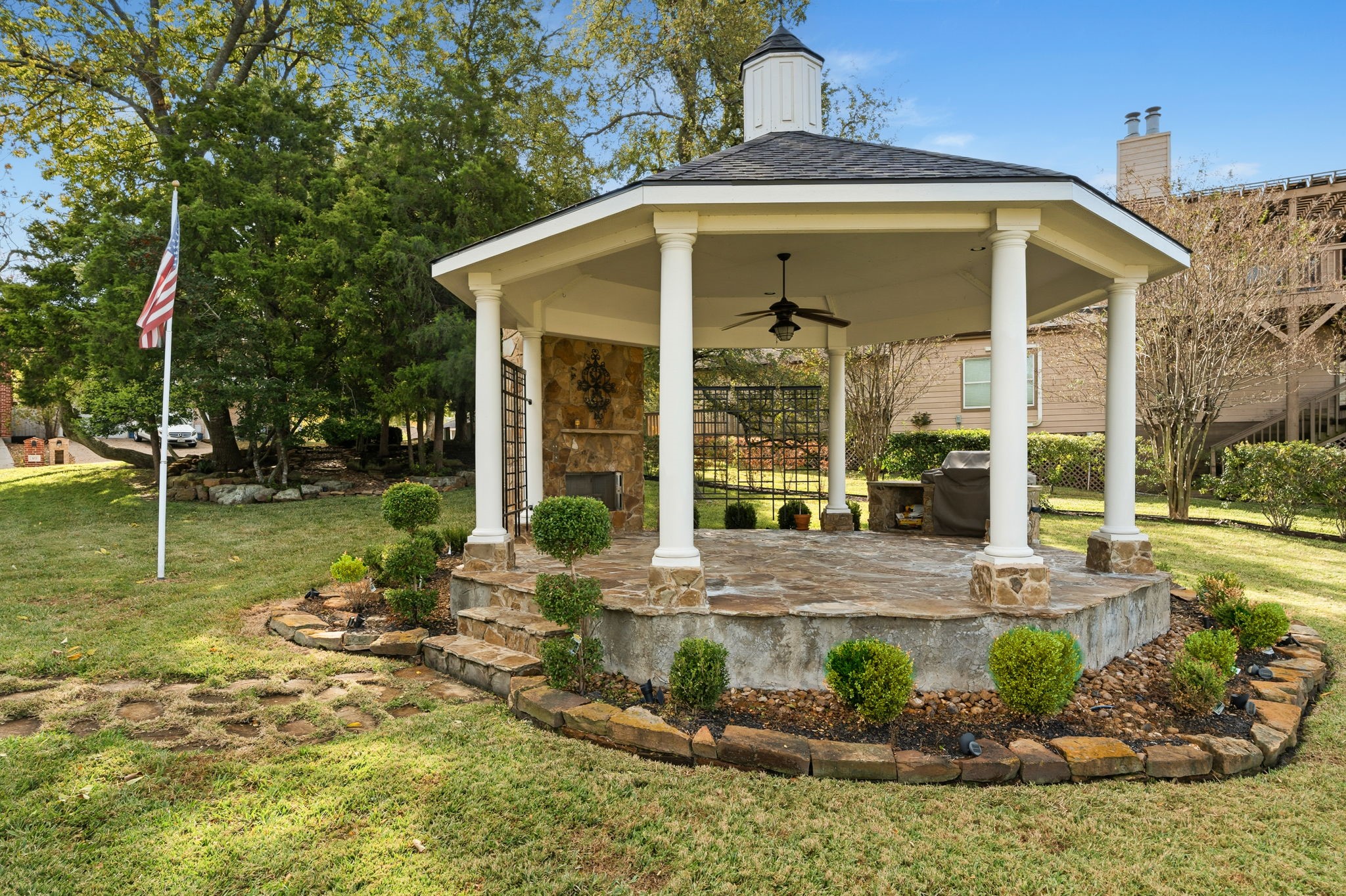 106 Cove Point Montgomery, TX 77356 - Photo 30 of 48 a view of a house with backyard and sitting area