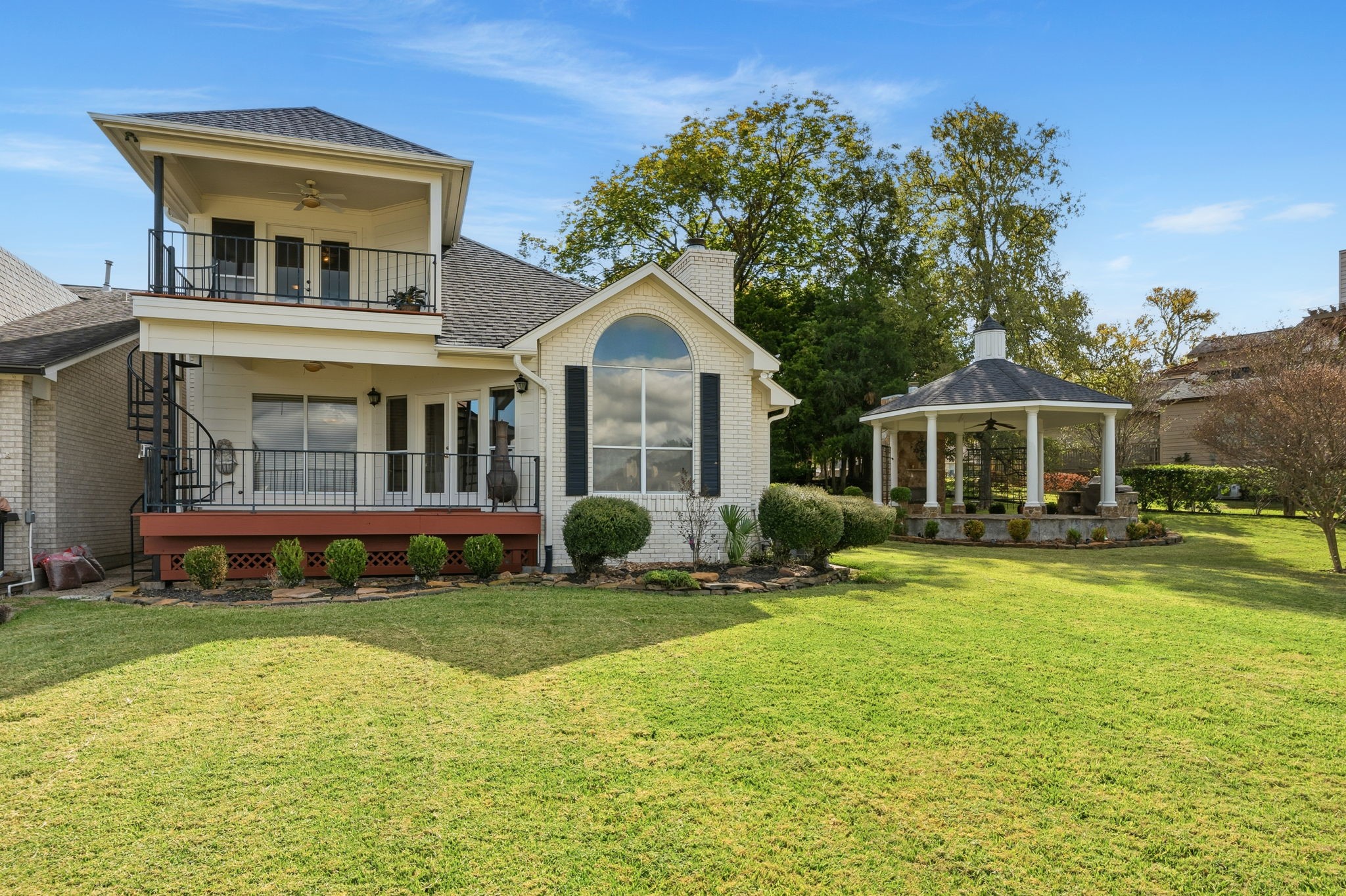 106 Cove Point Montgomery, TX 77356 - Photo 32 of 48 a view of house with garden and tall trees