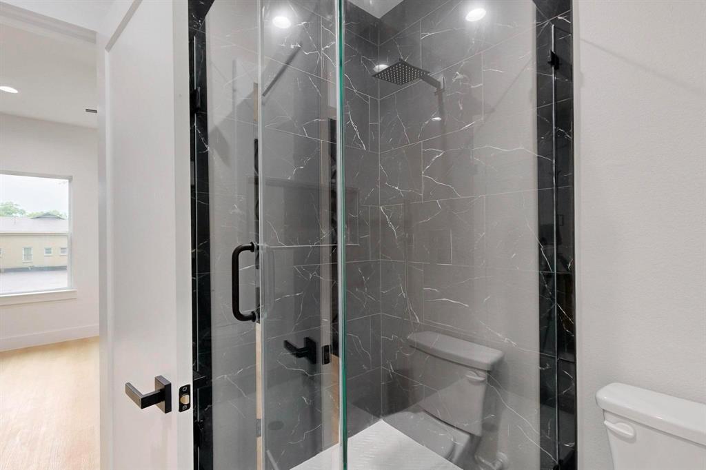 4515 Wahoo Street Dallas, TX 75210 - Photo 16 of 36 Full bath featuring toilet and a marble finish shower