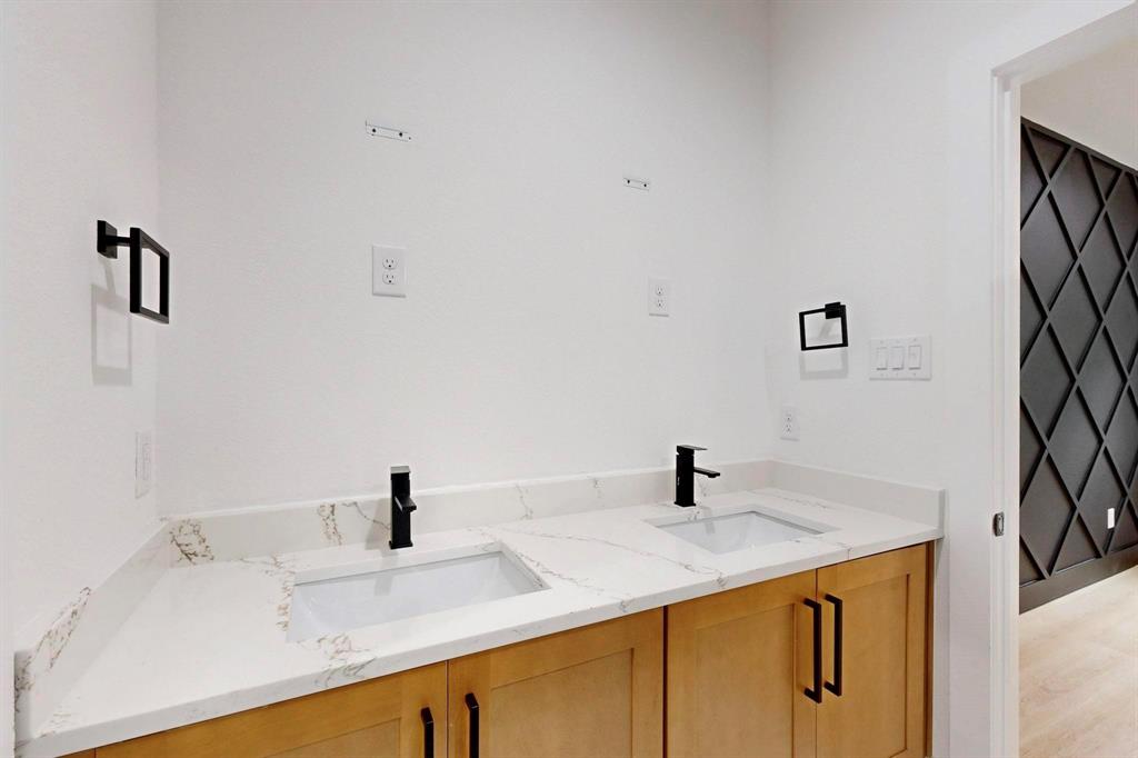 4515 Wahoo Street Dallas, TX 75210 - Photo 17 of 36 Bathroom featuring double vanity