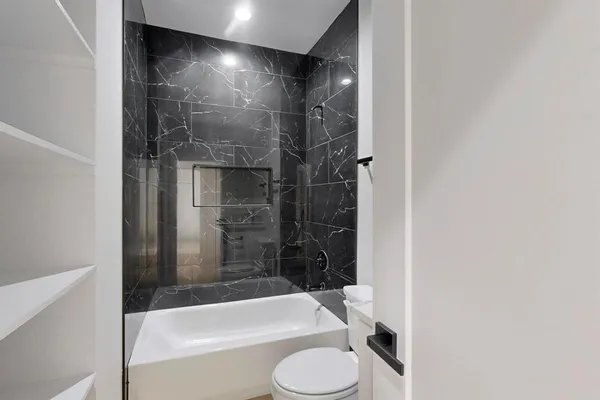 an empty room with window and windows