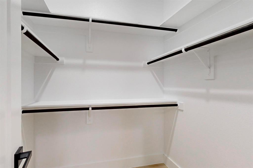 4515 Wahoo Street Dallas, TX 75210 - Photo 31 of 36 View of spacious closet