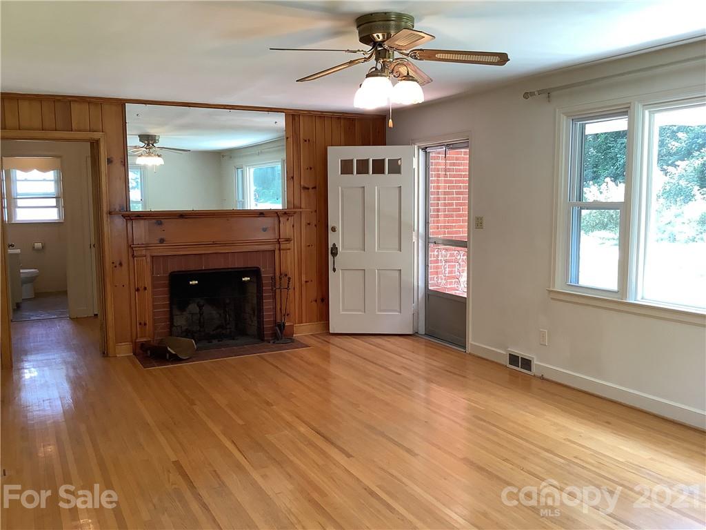 562 Beaverdam Road Asheville, NC 28804 - Photo 3 of 25 Gallery Image 3