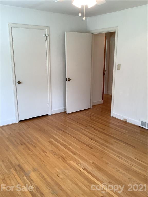 562 Beaverdam Road Asheville, NC 28804 - Photo 6 of 25 Gallery Image 6