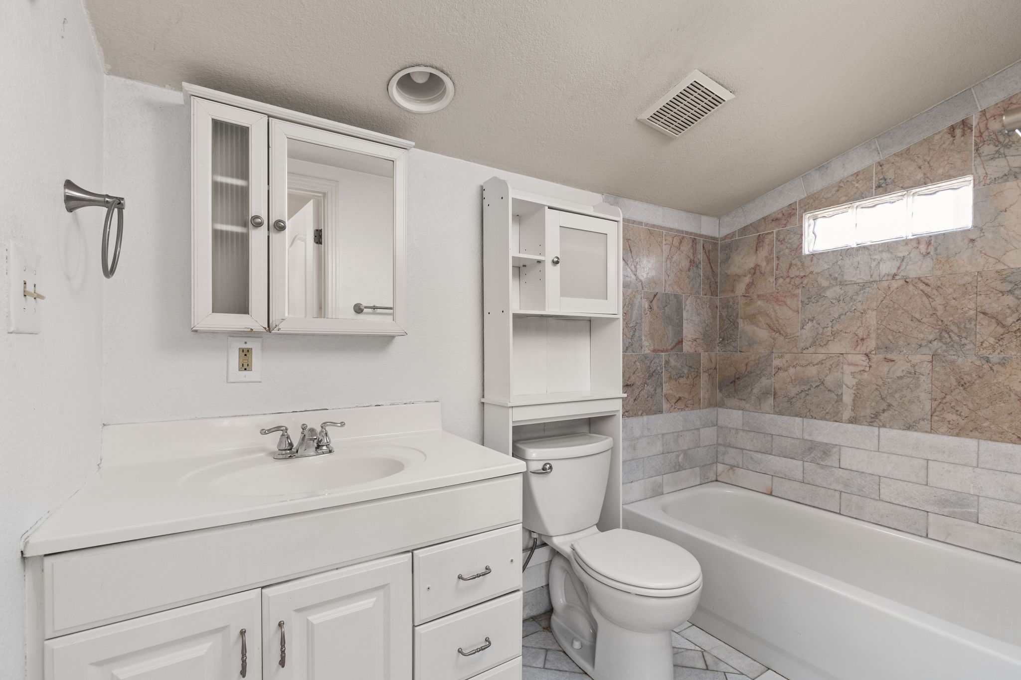 2203 Lindell Avenue Austin, TX 78704 - Photo 30 of 39 Full bathroom with vanity and tub / shower combination