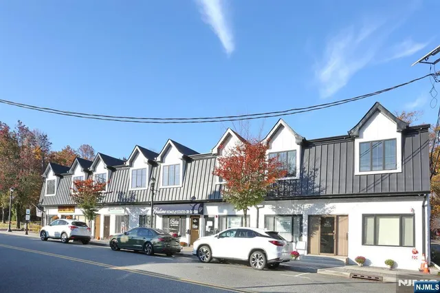 $3,300 | 160 Terrace Street, Unit 2H, Haworth, NJ 07641