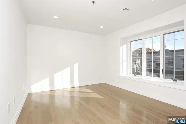 $3,300 | 160 Terrace Street, Unit 2H, Haworth, NJ 07641