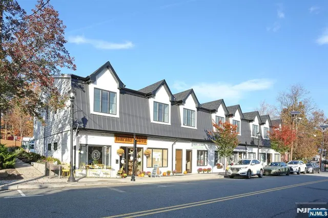 $3,300 | 160 Terrace Street, Unit 2H, Haworth, NJ 07641