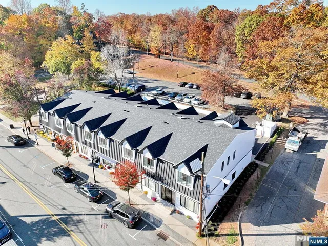 $3,300 | 160 Terrace Street, Unit 2H, Haworth, NJ 07641