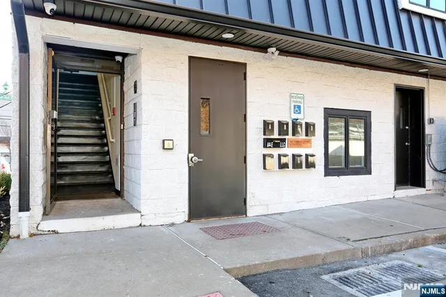 $3,300 | 160 Terrace Street, Unit 2H, Haworth, NJ 07641