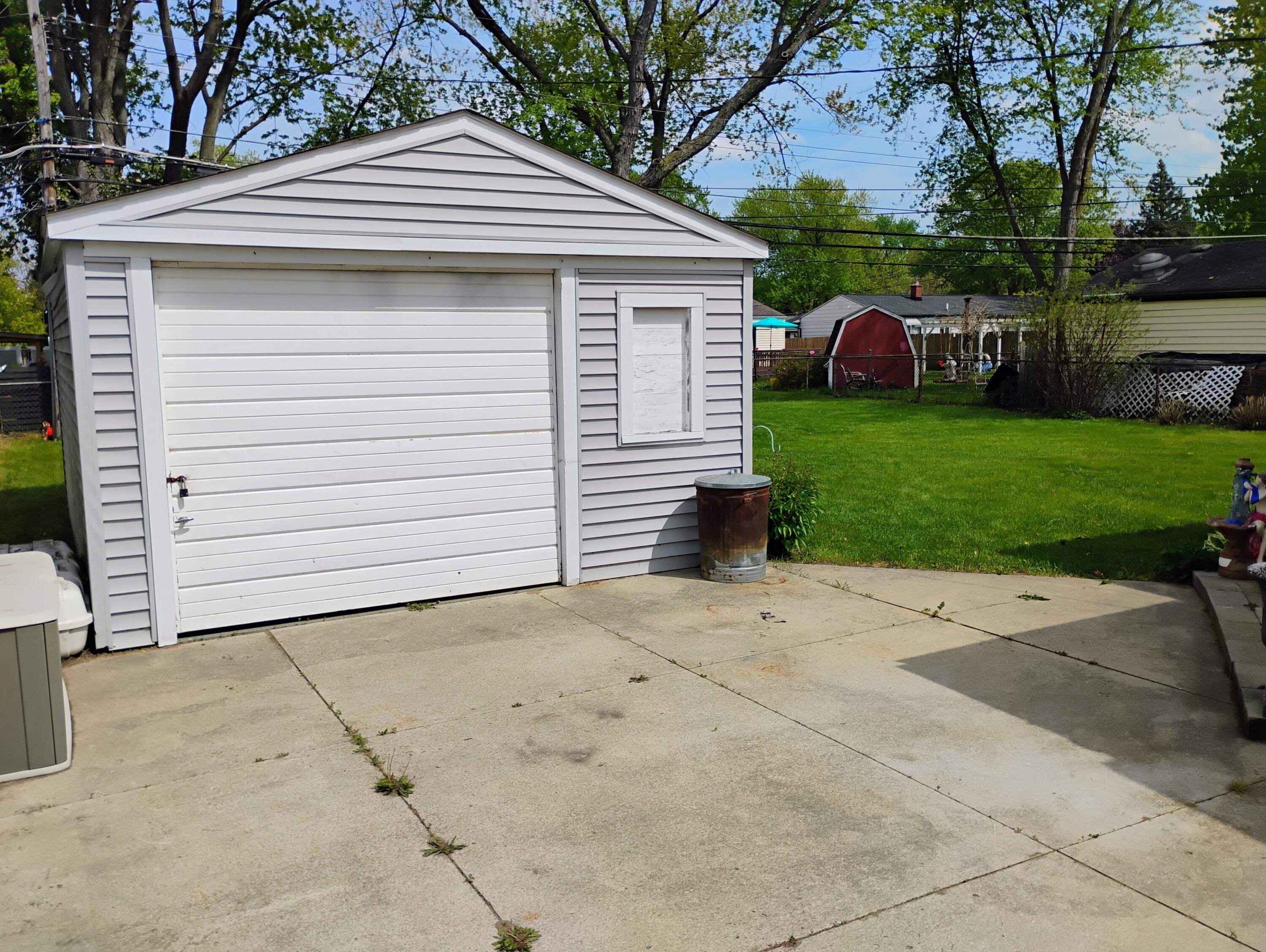12415 Clinton River Road Sterling Heights, MI 48313 - Photo 21 of 27 12415 Clinton ext3