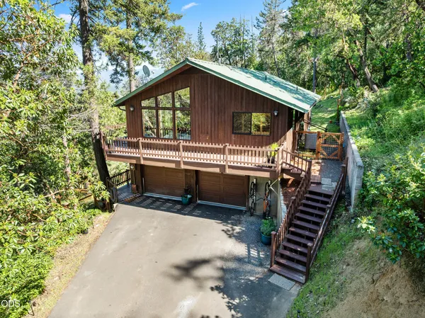 a view of a house with backyard and sitting area