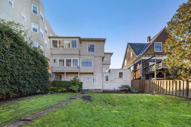 a view of a back yard of the house