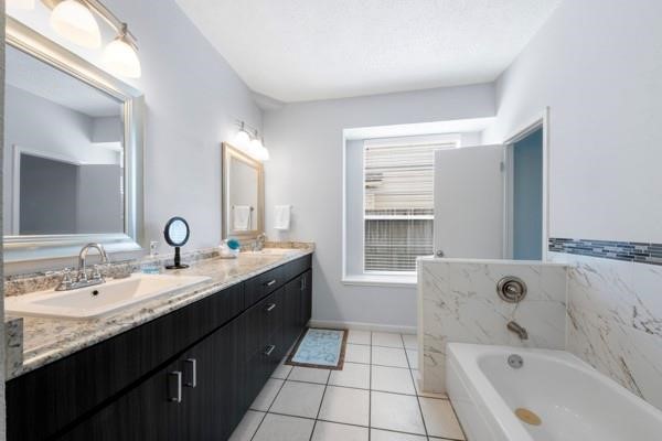 3207 Georgia Pine Drive Spring, TX 77373 - Photo 10 of 29 a spacious bathroom with a tub sink and mirror