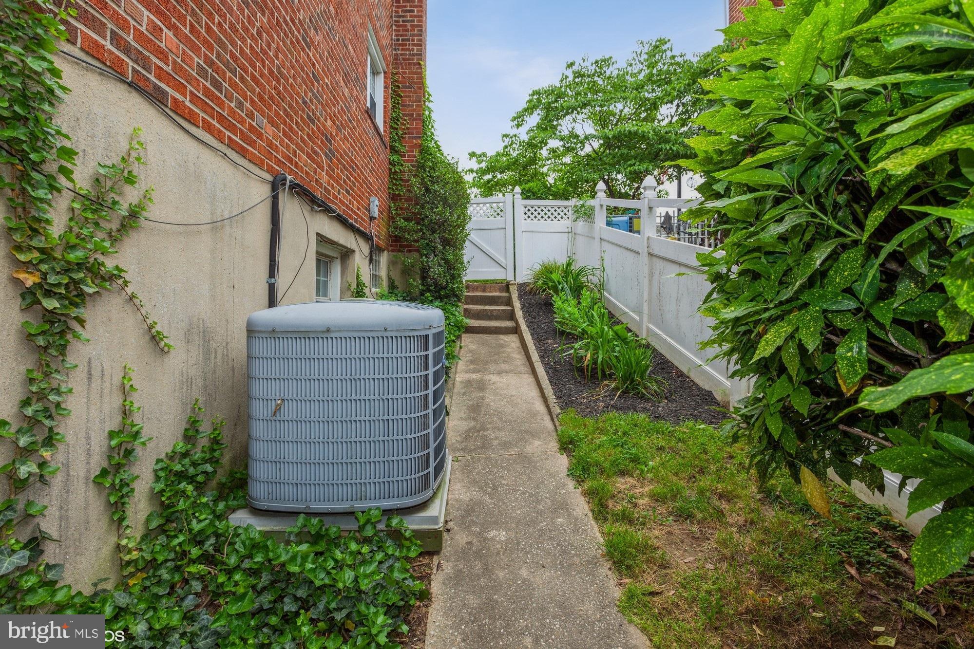 2314 Searles Road Dundalk, MD 21222 - Photo 26 of 35 Side yard