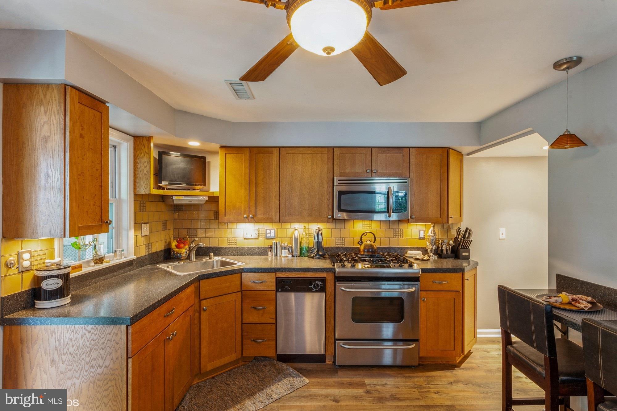 2314 Searles Road Dundalk, MD 21222 - Photo 7 of 35 Stainless appliances