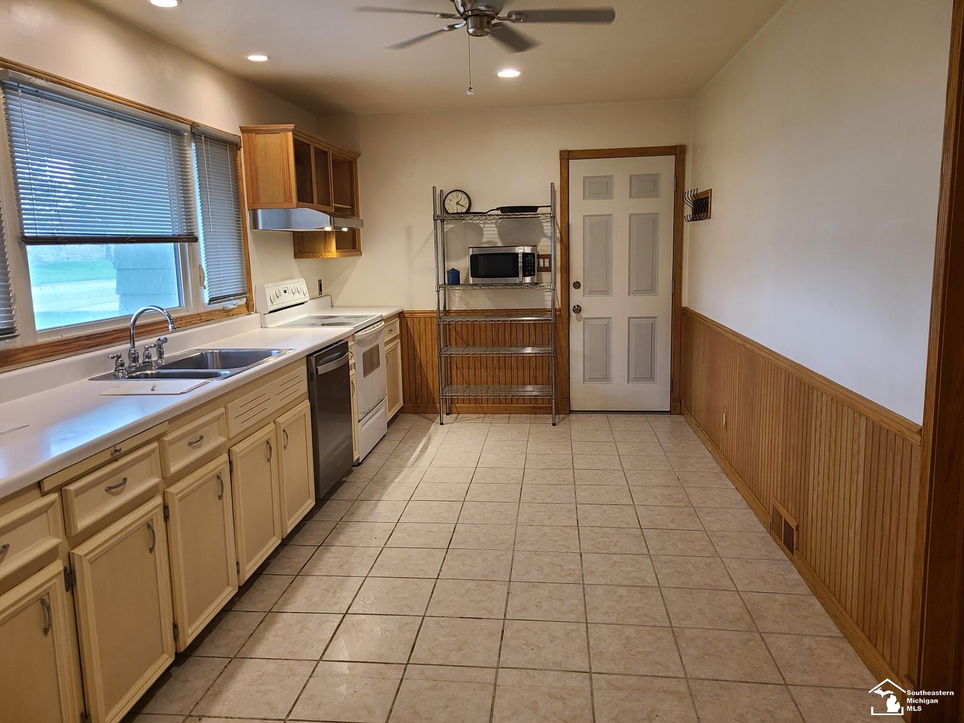 6461 East Dunbar Road Monroe, MI 48161 - Photo 6 of 6 50170932-3e9811f3-ef73-424c-be57-890bdffc488d.JPG