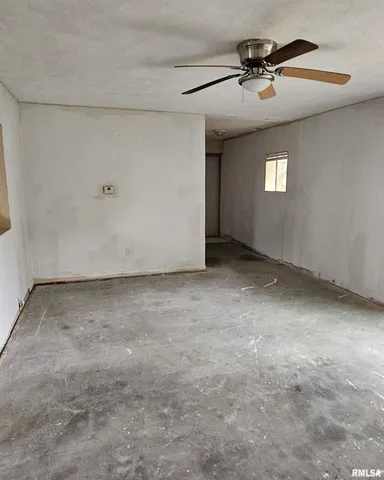 $25,000 | 104 South Park Street, Hurst, IL 62949