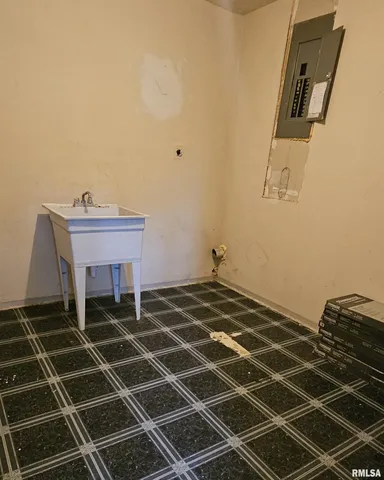 $25,000 | 104 South Park Street, Hurst, IL 62949