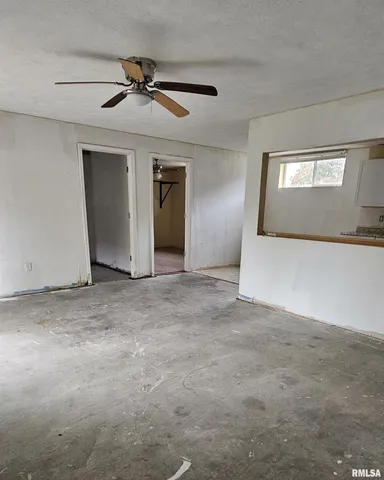 $25,000 | 104 South Park Street, Hurst, IL 62949