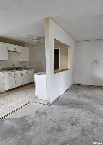 $25,000 | 104 South Park Street, Hurst, IL 62949