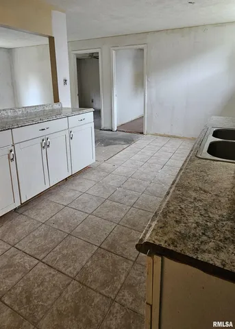 $25,000 | 104 South Park Street, Hurst, IL 62949