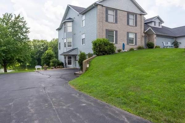 $379,000 | 3214 Lake Ridge Drive, Unit E, Dubuque, IA 52003