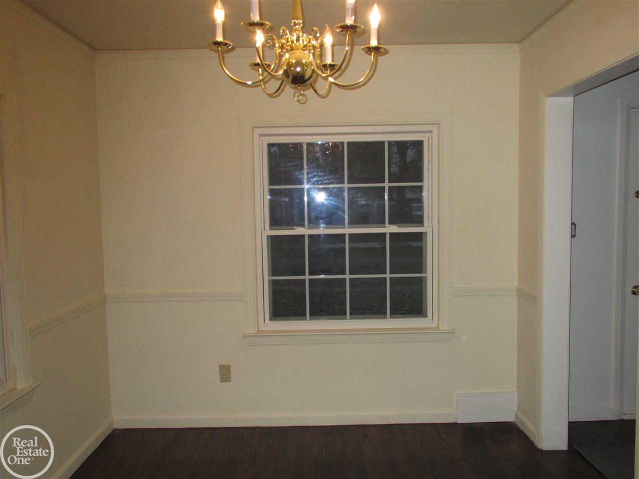 1323 Hampton Road Grosse Pointe Woods, MI 48236 - Photo 16 of 40