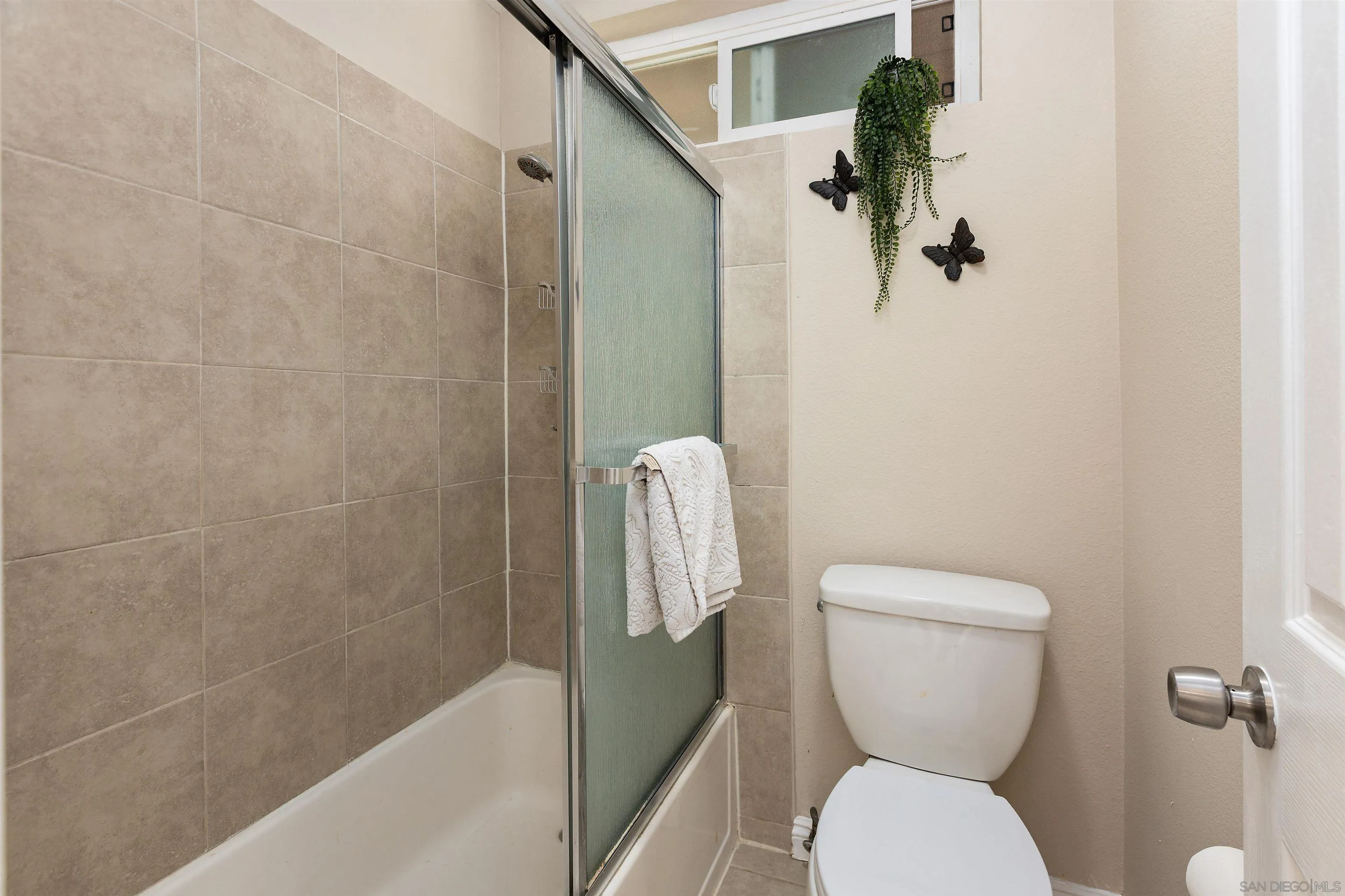 8963 Capcano Road San Diego, CA 92126 - Photo 25 of 38 Primary Bath/Spa