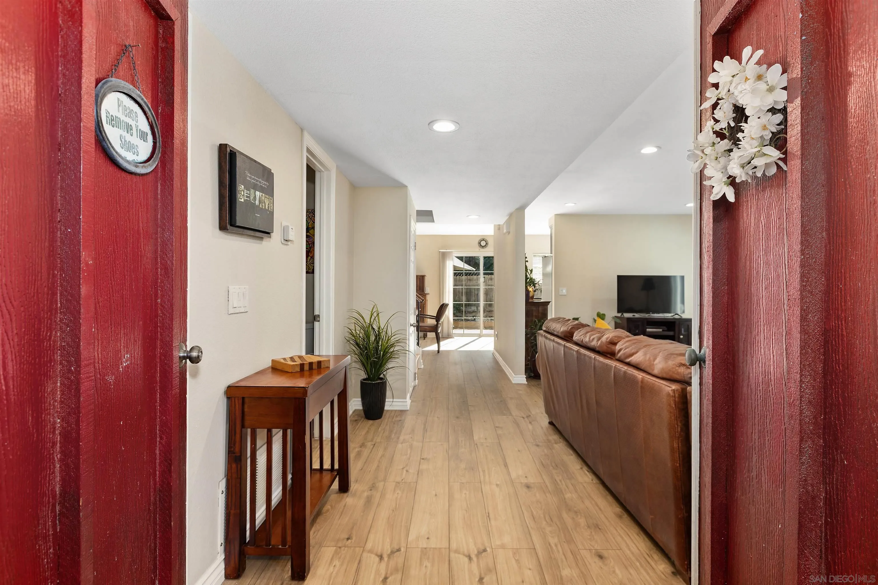 8963 Capcano Road San Diego, CA 92126 - Photo 5 of 38