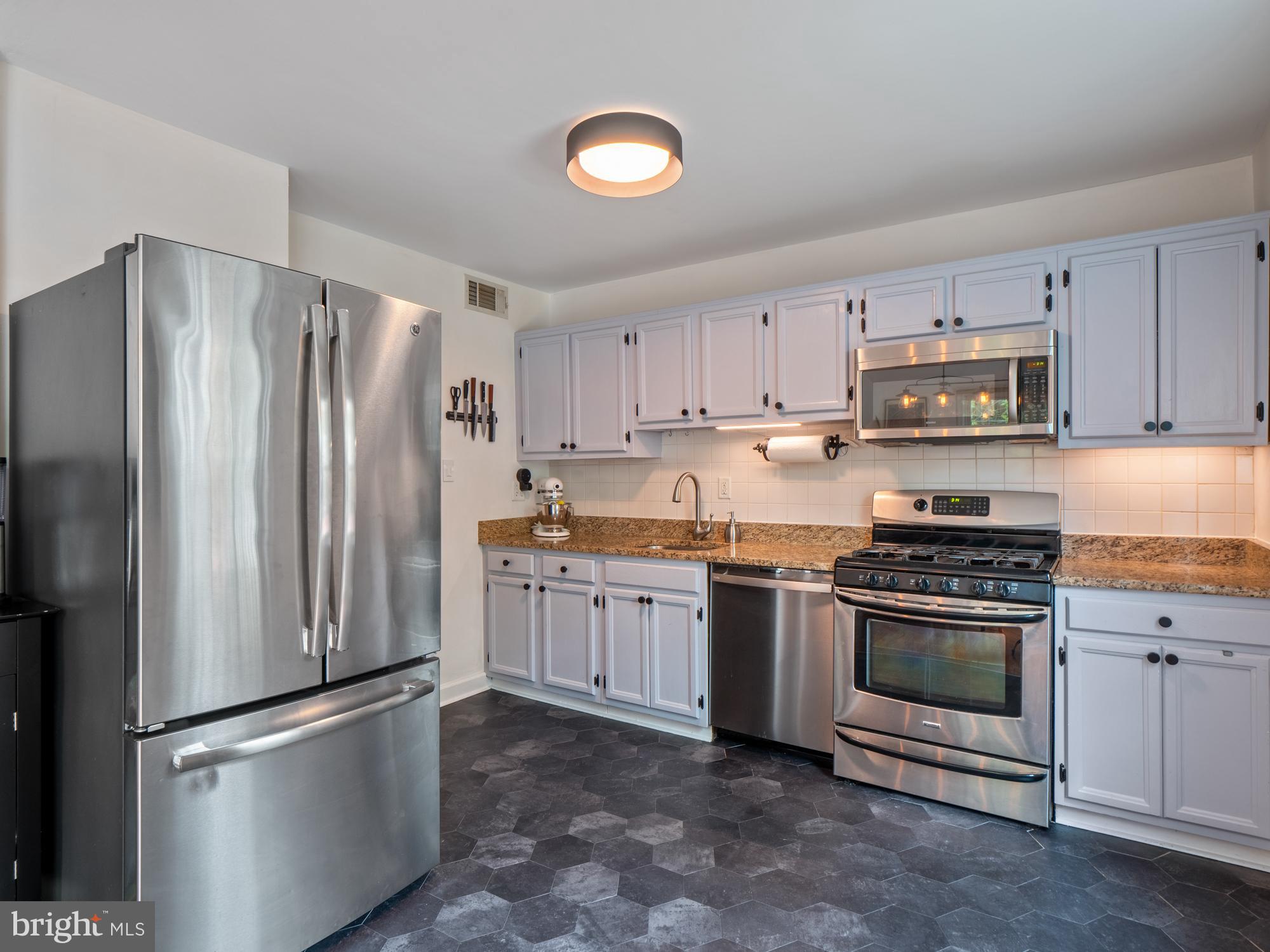 5458 Lighthouse Lane Burke, VA 22015 - Photo 2 of 30