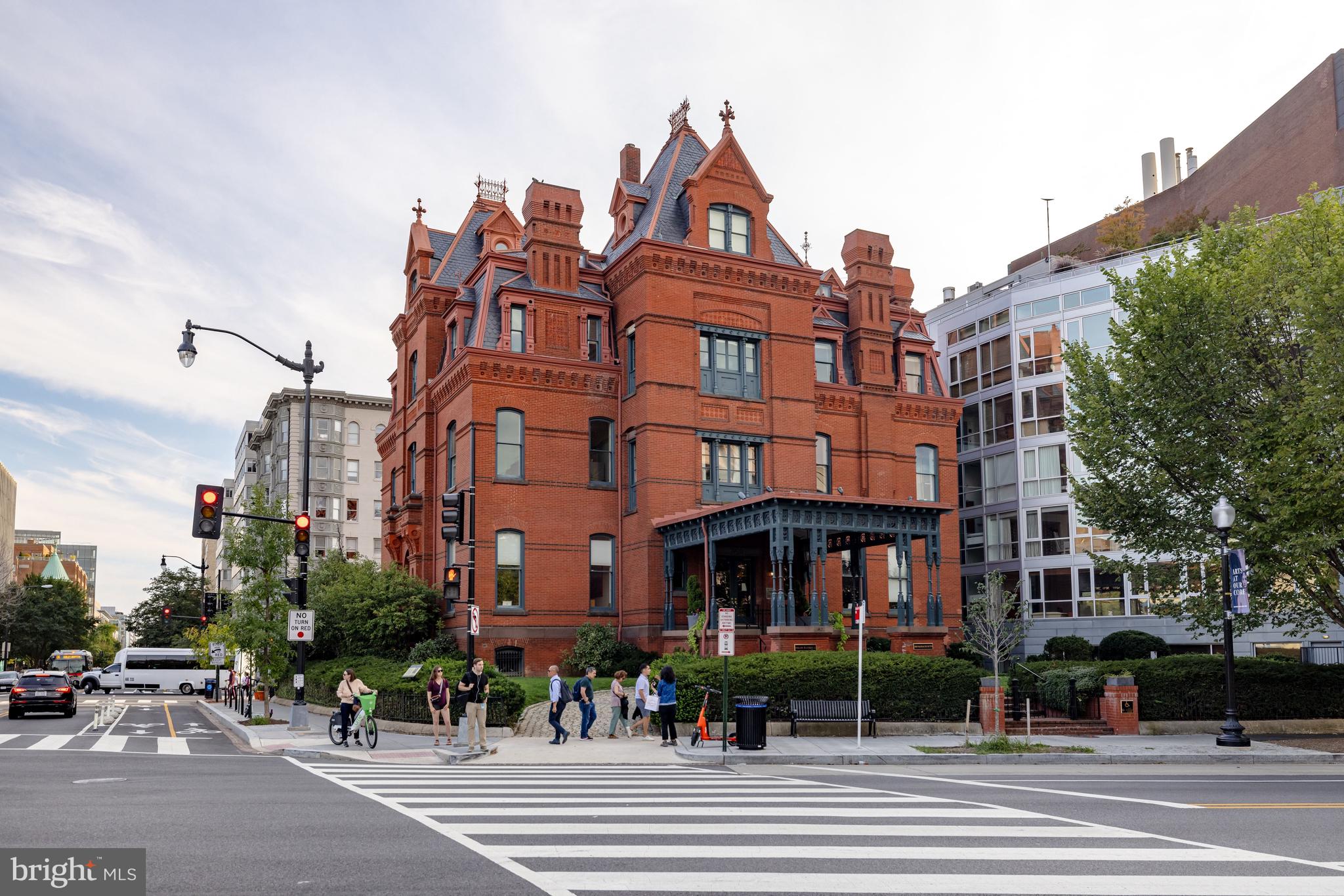2002 Massachusetts Avenue Northwest, Unit R3 Washington, DC 20036 - Photo 2 of 27 a front view of a building