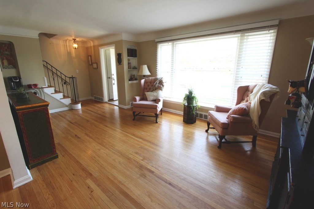 4855 Farnhurst Road Cleveland, OH 44124 - Photo 8 of 28
