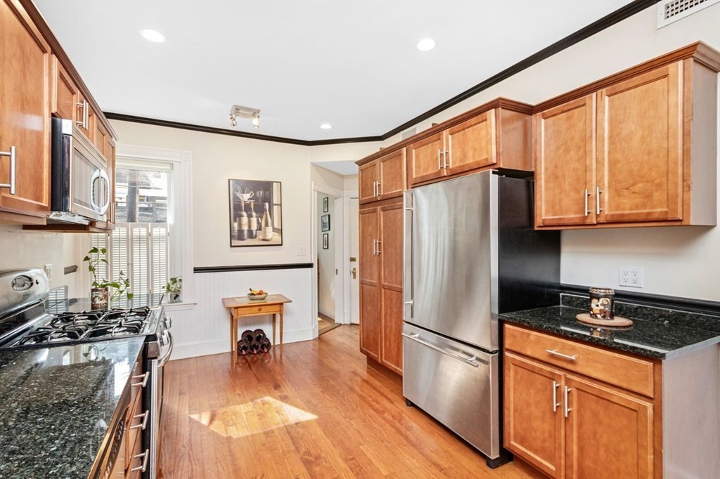 8 Strathmore Road, Unit 1 Brookline, MA 02445 - Photo 9 of 23 Gallery Image 9