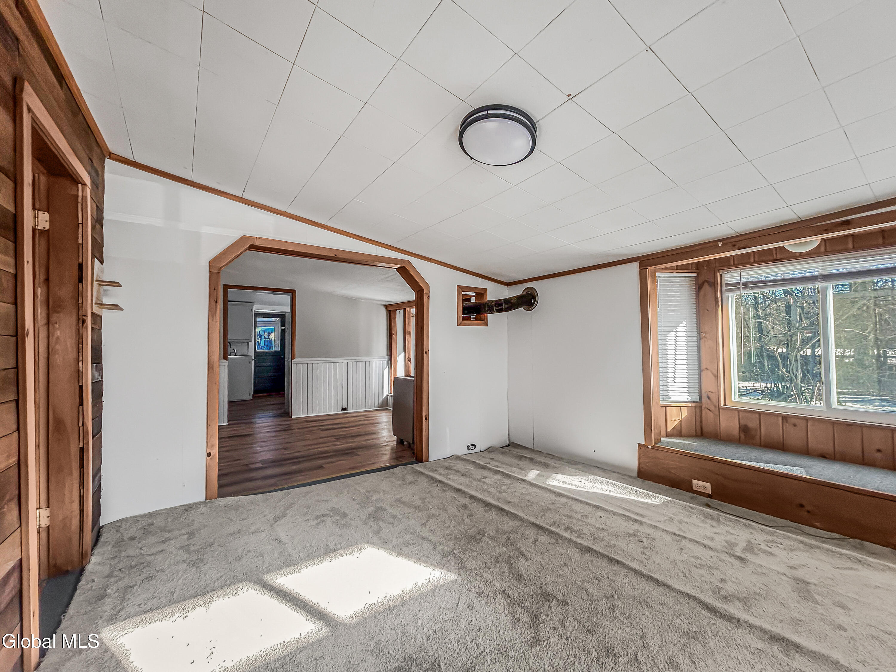 196 Luzerne Road Queensbury, NY 12804 - Photo 4 of 30 IMG_1668 (1)