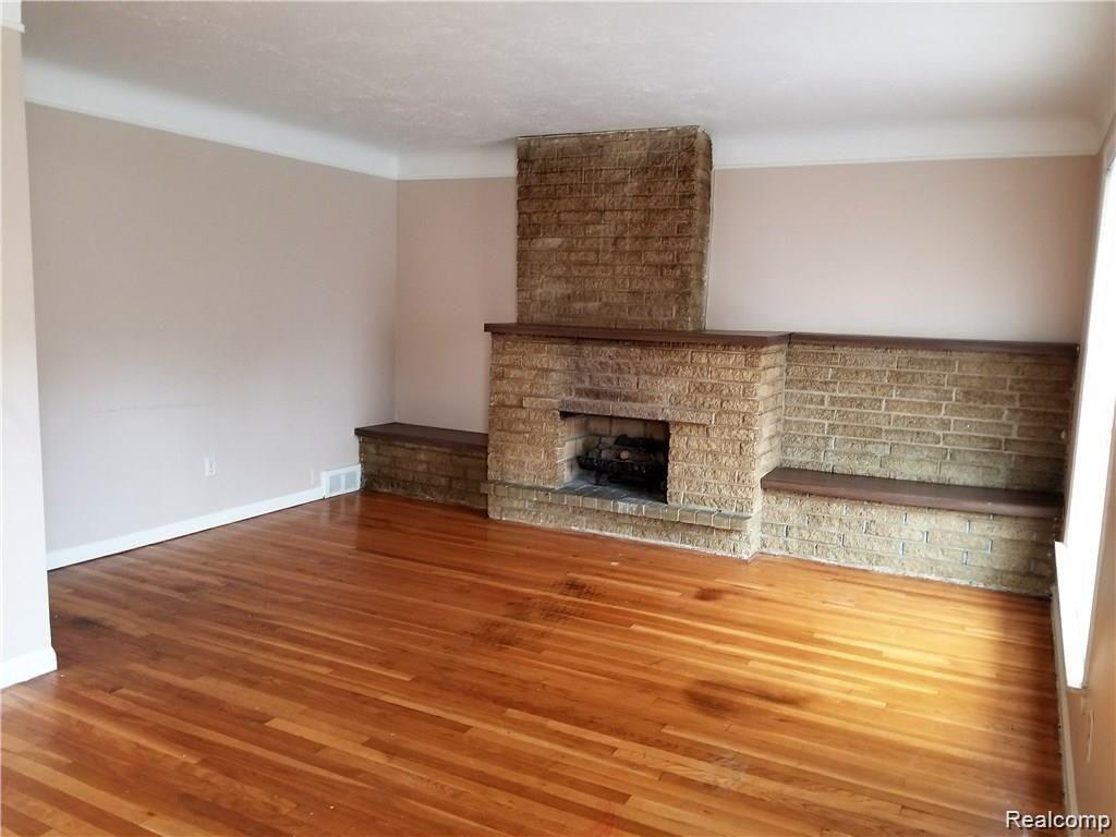 19367 Burt Road Detroit, MI 48219 - Photo 2 of 7