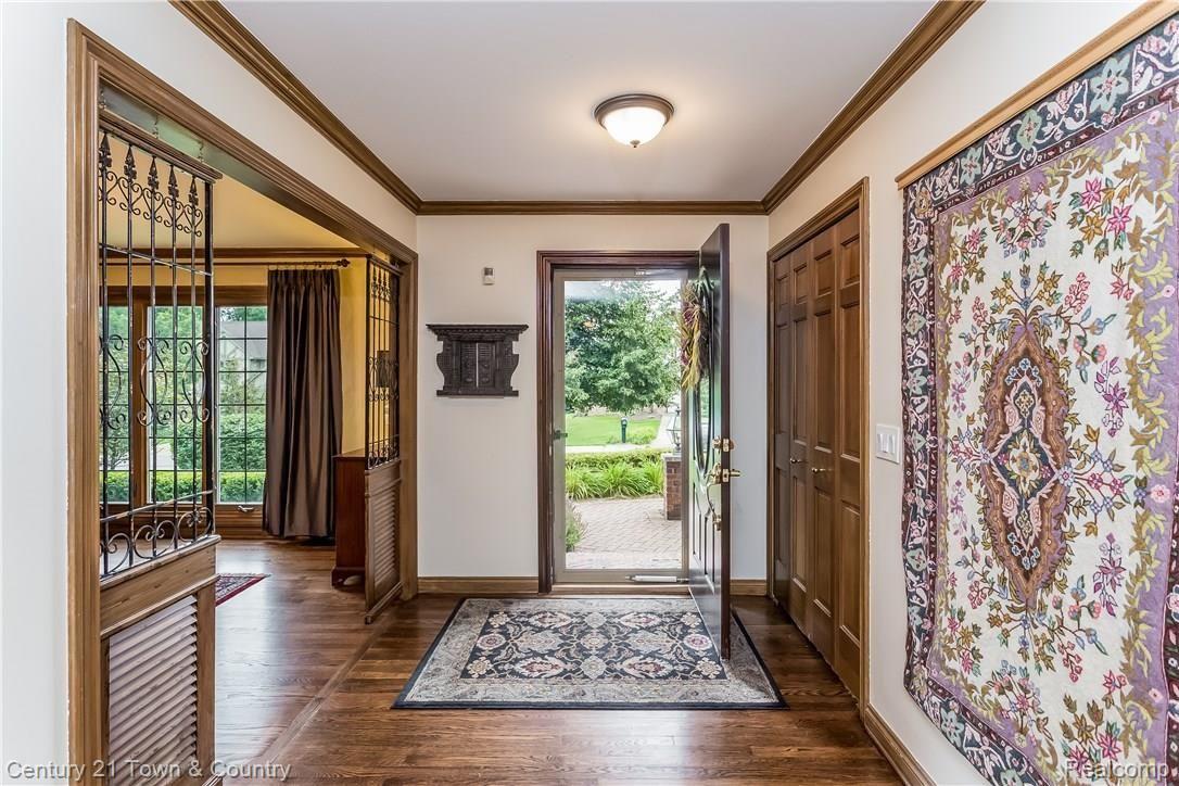 545 Sunlight Drive Rochester, MI 48309 - Photo 7 of 68 007-Foyer-4533651-large.jpg