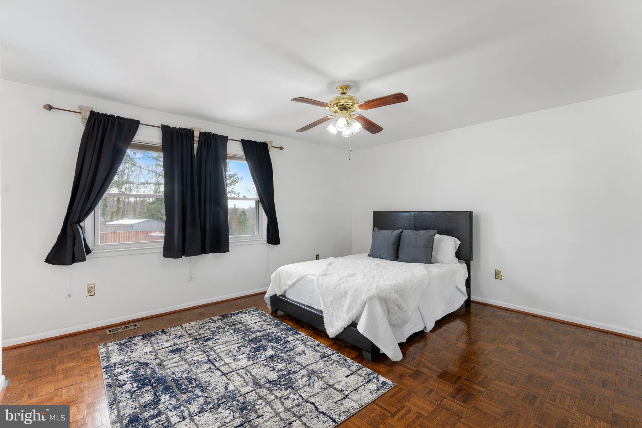 8800 Loughran Road Fort Washington, MD 20744 - Photo 18 of 56 Main bedroom, spacious w large windows