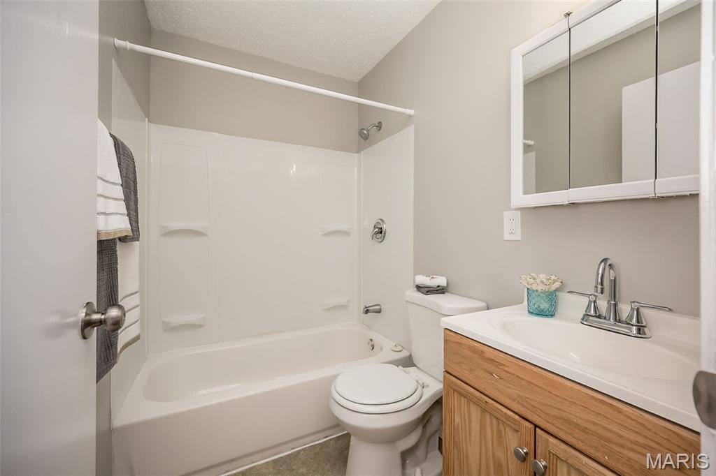 1060 Kingsbrook Lane Florissant, MO 63031 - Photo 16 of 31