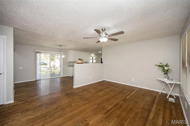 $1,585 | 1060 Kingsbrook Lane, Florissant, MO 63031