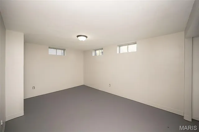 $1,585 | 1060 Kingsbrook Lane, Florissant, MO 63031