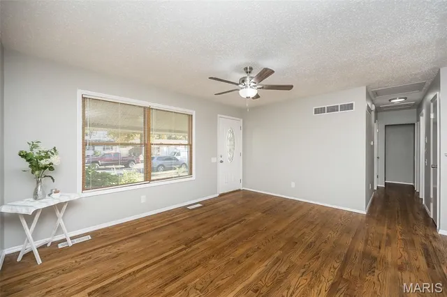 $1,585 | 1060 Kingsbrook Lane, Florissant, MO 63031