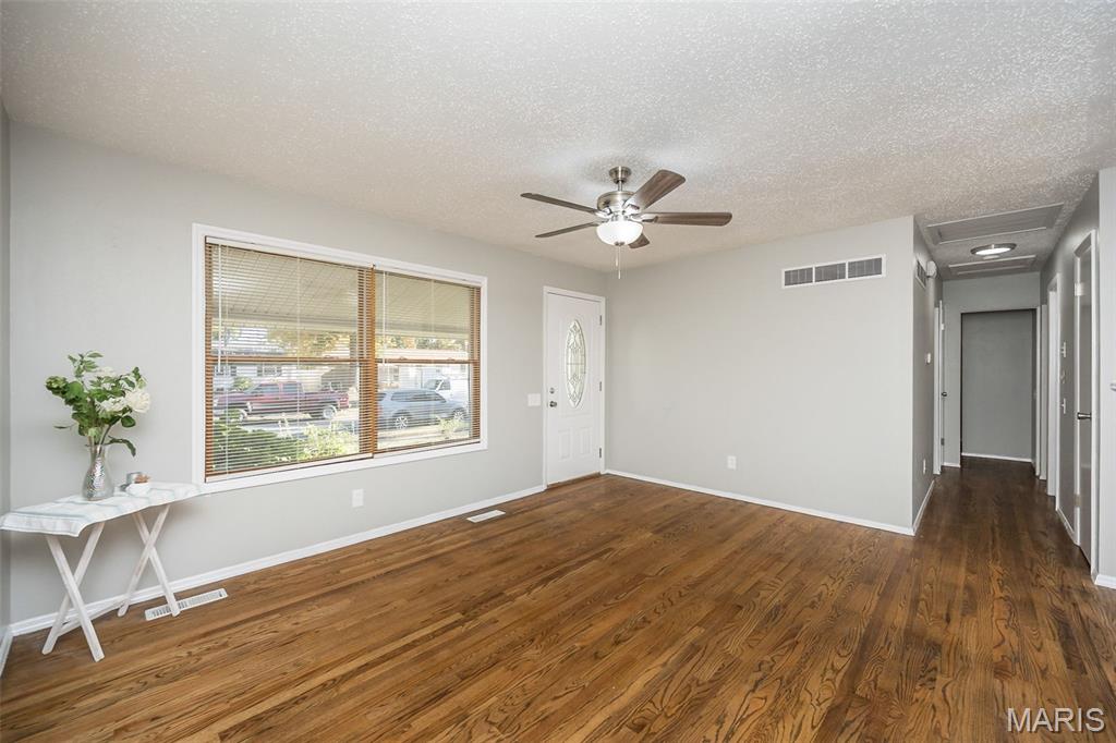 1060 Kingsbrook Lane Florissant, MO 63031 - Photo 3 of 31