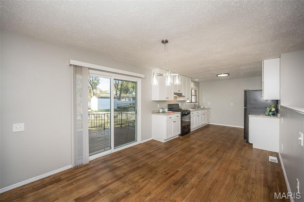 1060 Kingsbrook Lane Florissant, MO 63031 - Photo 4 of 31