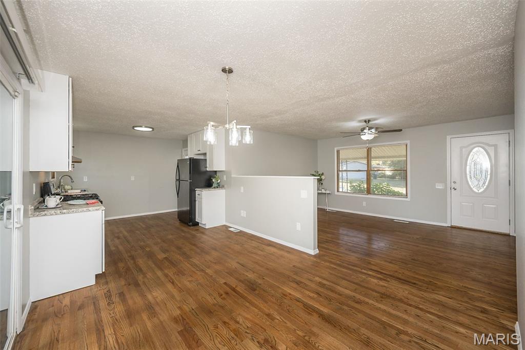 1060 Kingsbrook Lane Florissant, MO 63031 - Photo 5 of 31