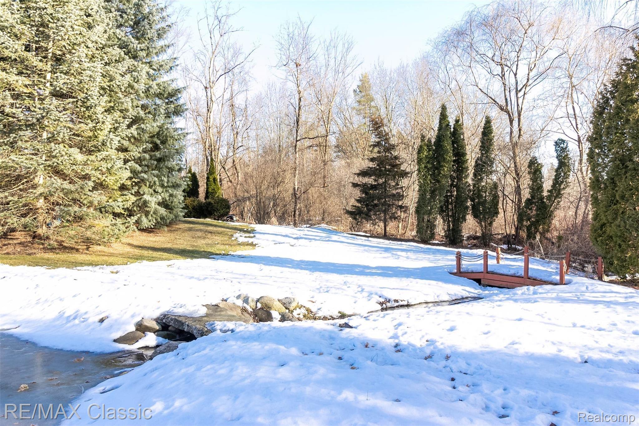 9802 Quail Ridge Run Brighton, MI 48114 - Photo 62 of 70 64.jpg