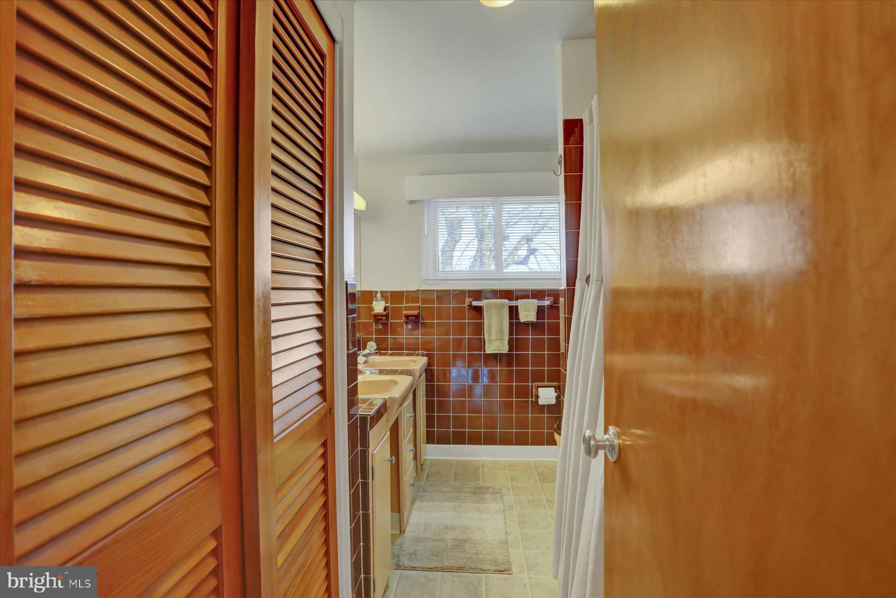 4614 Coventry Road Harrisburg, PA 17109 - Photo 17 of 28 Bath